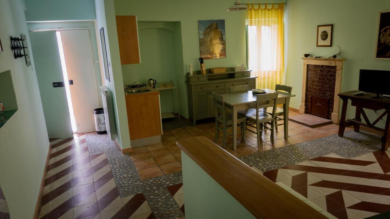 La Via Di Fuga Apartman Pietrapertosa Kültér fotó